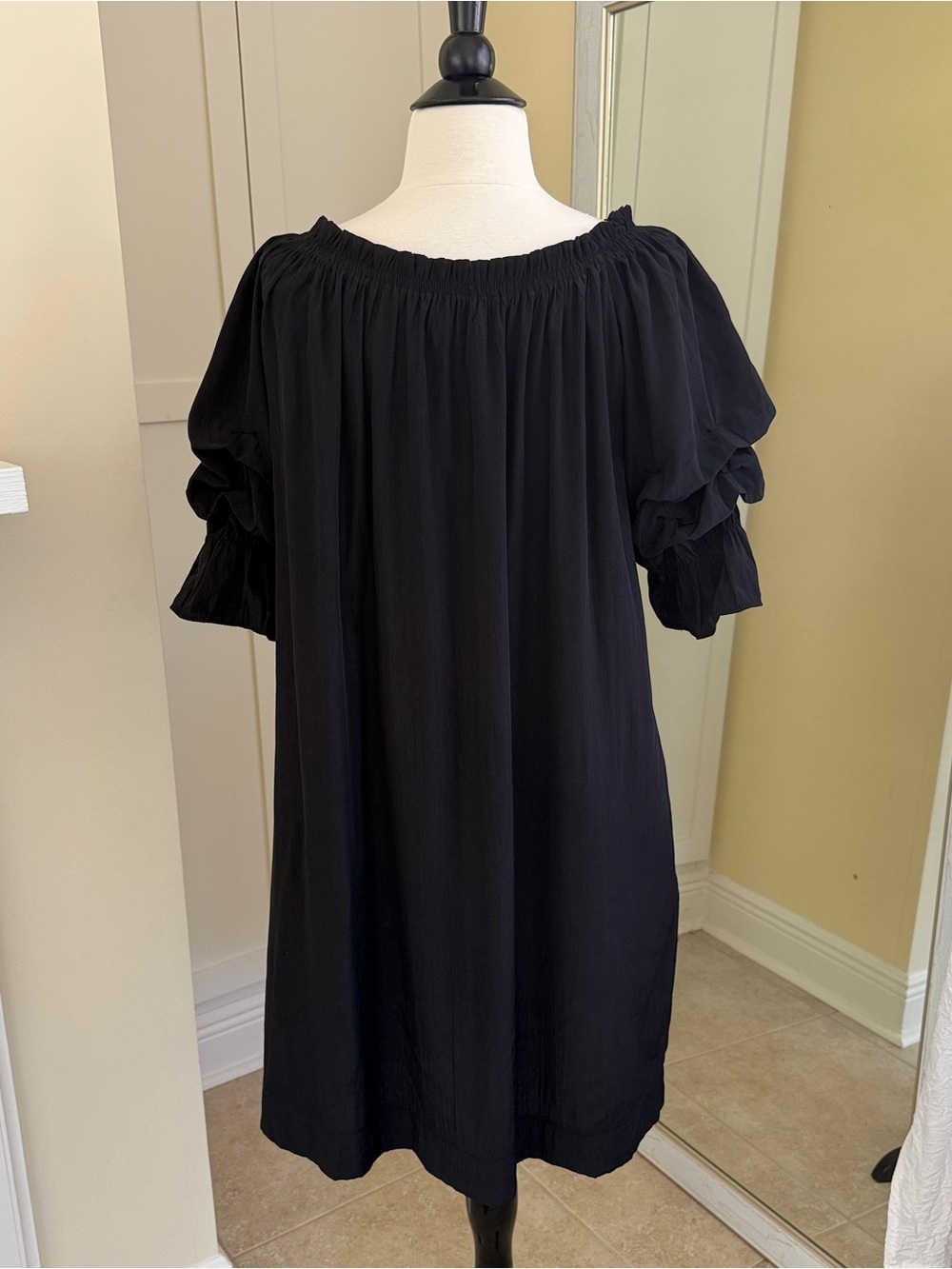Mersea Tulum Layered Ruffle Sleeve Black Shift Dress Small Off Shoulder Neutral - Picture 6 of 9